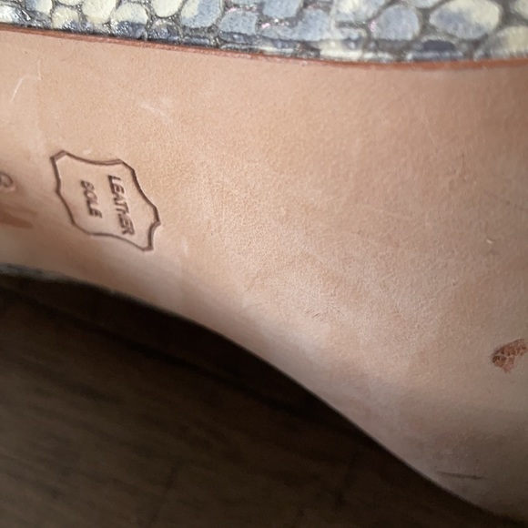 BCBGMAXAZRIA Snake Pattern Gray White Cream Pumps - Picture 10 of 13